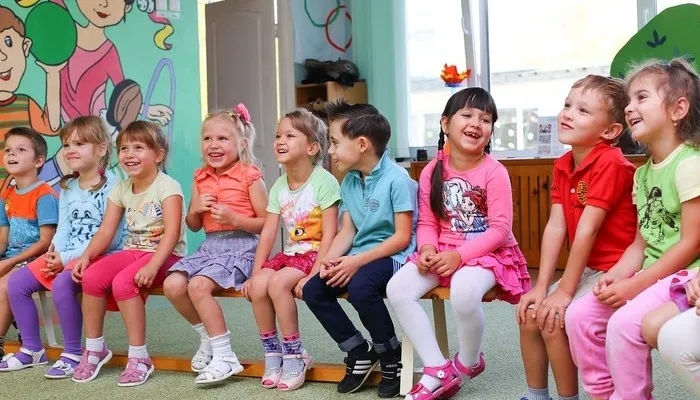 Jak ubrać dziecko do zdjęcia w przedszkolu, by wyglądało świetnie