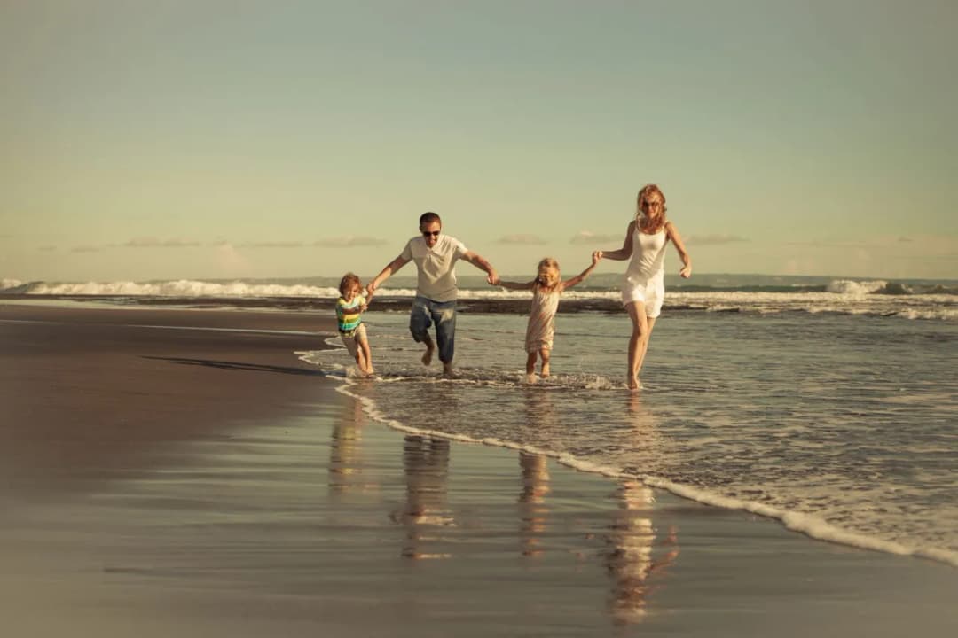 Co zabrać nad polskie morze z dzieckiem, by uniknąć kłopotów?