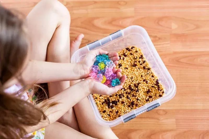 Woreczki sensoryczne z żelem: rozwój dziecka przez zabawę i kreatywność