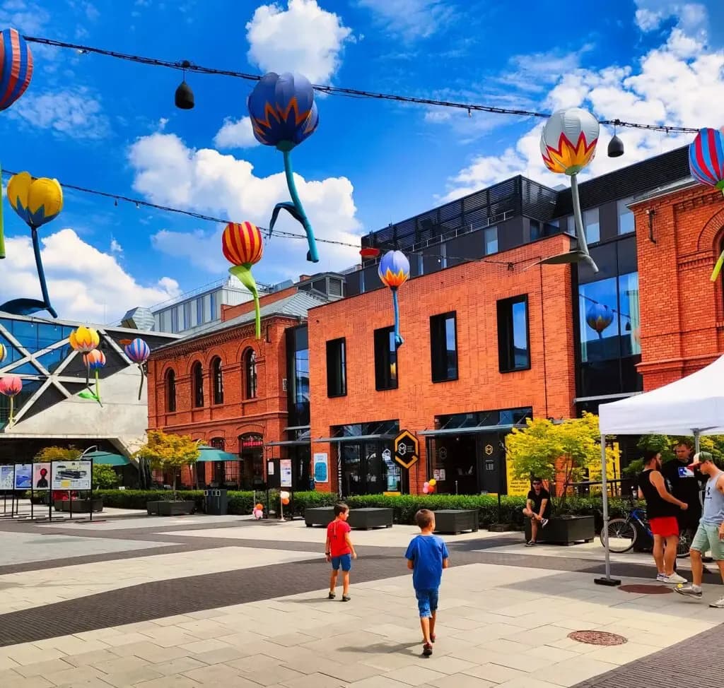 Gdzie z dzieckiem w Warszawie? Odkryj najlepsze atrakcje rodzinne