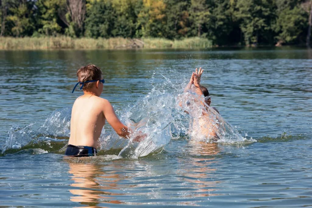 Gdzie nad jezioro z dzieckiem: najlepsze miejsca na rodzinny wypoczynek