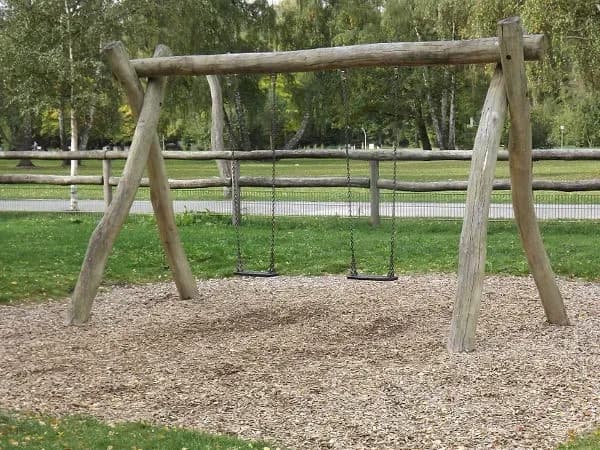 Jak zbudować huśtawkę ogrodową - łatwe kroki i niezbędne materiały