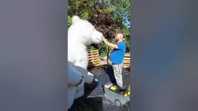 Jak wyczyścić dużego pluszowego misia i przywrócić mu blask Jak wyczyścić dużego pluszowego misia i przywrócić mu blask