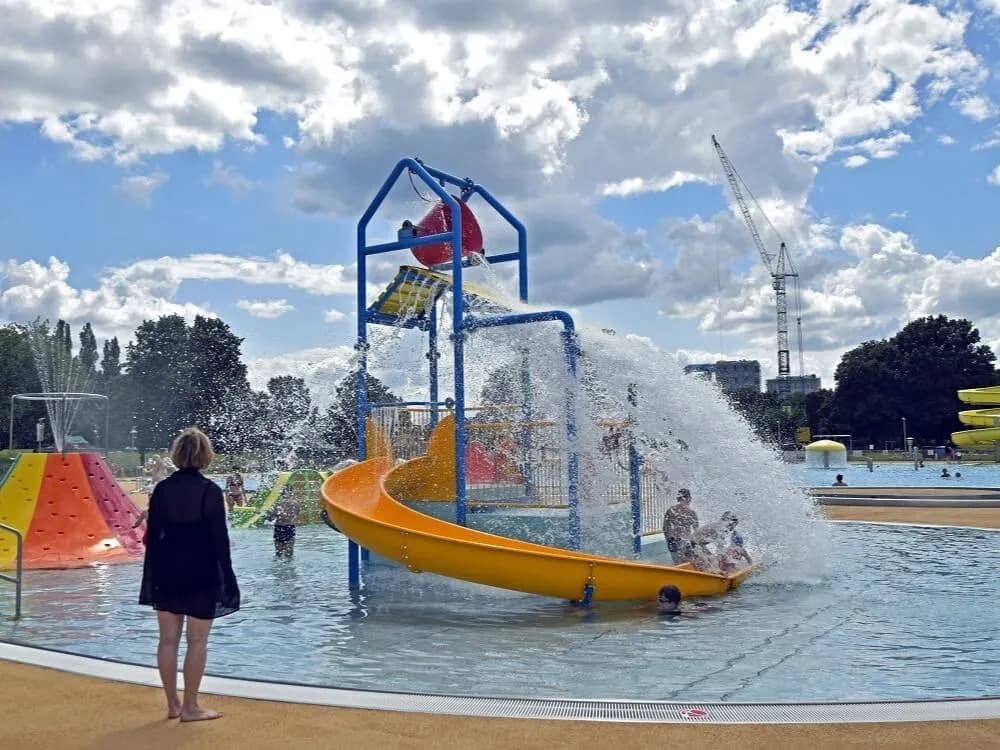 Co z dzieckiem w Warszawie? Odkryj darmowe atrakcje i zabawę