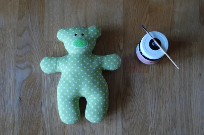 Jak zrobić pluszowego misia z materiału – łatwe kroki i porady dla każdego